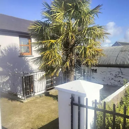 Apartment With Amenities Near *