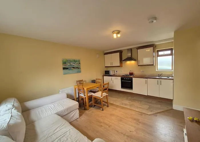 Apartment With Amenities Near *