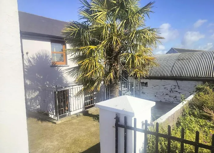 Apartment With Amenities Near *